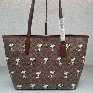 Coach Snoopy City Tote size 34*29*11cm